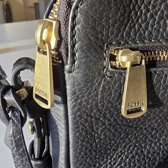 Fossil Black Pebbled Leather Crossbody Bag • Double Zip Camera Style • Gold Hard - Picture 8 of 10